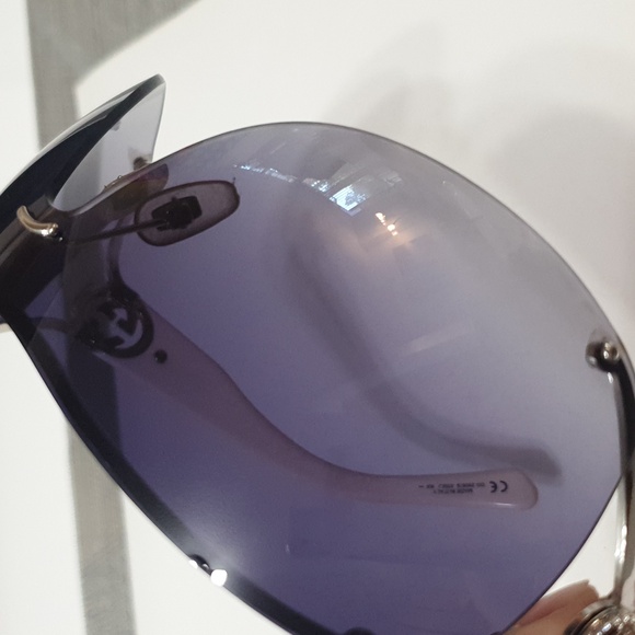 Authentic Gucci sunglasses - Picture 9 of 11